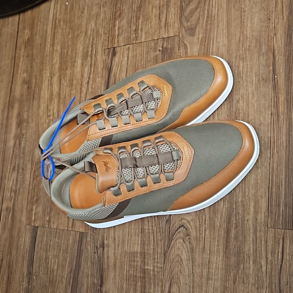 Brand New Men's Sz 12 Med "Wolf & Shepherd Crossover Victory Trainer". Khaki… - Picture 1 of 7